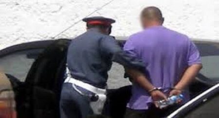 عناصر الدرك الملكي بأكادير تعتقل أخطر المجرمين بمنطقة أورير بشكل مباغث.