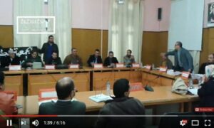 +فيديو :المعطلون يوقفون اشغال الدورة الاستثنائية والامن يتذخل والفريق الاشتراكي ينسجب احتجاجا