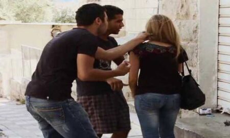 +فيديو: مهووسون "بالجنس" يتحرشون بتلميذات إنزكان في واضحة النهار