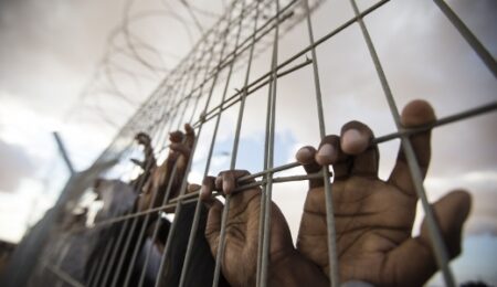 خطير:مجزرة مروعة: قطع رؤوس ثلاثة سجناء بطريقة بشعة