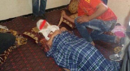 "مسخوط الوالدين" ينحر والدته الخمسينية بسكين ويدعي أنها ساحرة
