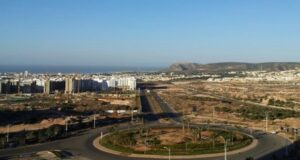 تحليق طالبتين بمظلة ينتهى بكارثة