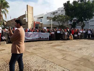 عااجل بأكادير:تجار بسوق الأحد غاضبون من القرار الجبائي يحتشدون لإفشال لقاء تقديم برنامج عمل الجماعة 2017/2022