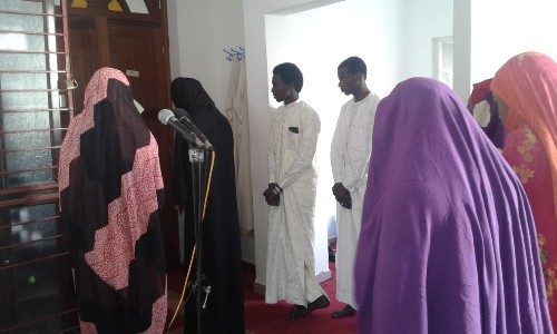 طالبة تشادية تعلن إسلامها بالمسجد الكبير بحي السلام باكادير وهذه قصة دخولها للاسلام