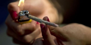 “الحشيش” يرسل رضيعا إلى العناية المركزة ويتسبب في سجن جدته