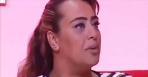 (+فيديو)فتاة تحكي كيف خانتها أمها مع خطيبها على فراش الزوجية