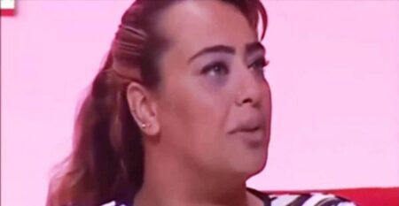 (+فيديو)فتاة تحكي كيف خانتها أمها مع خطيبها على فراش الزوجية
