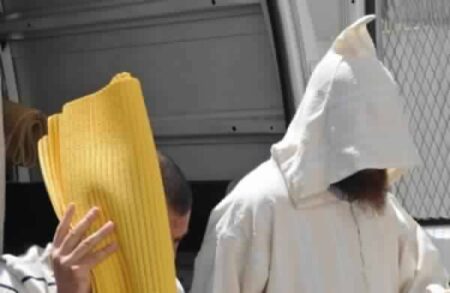 مثير:شاب يصرخ في ساحة عمومية ويقول "أنا رسول الله" وهذا مصيره