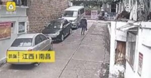 بالصورة والفيديو:عروس تلقي بنفسها من شباك شقتها بفستان الزفاف