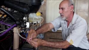 مخترع برازيلي يبتكر محرك دراجة نارية يعمل بالماء