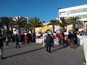 وقفة احتجاجية لضحايا الهدم بسفوح الجبال بمدينة أكَادير،تطالب بتعويض المتضررين ببقعهم الأرضية التي وعدتهم بها سلطات الولاية.