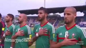 اللقطة التي لم ينتبه إليها الكثيرون لحظة عزف النشيد الوطني في مبارة الأسود أمام الكونغو الديمقراطية!