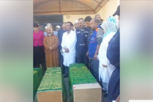 فيديو حصري : لحظة قراءة ياسين على جثامين 5 من ضحايا “محرقة أمسكرود”