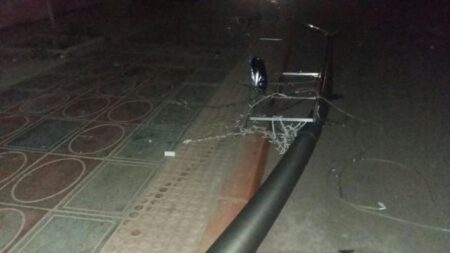 عاجل +صور:سيارة خفيفة تدهس شابين كانا بصدد عبور الطريق عاجل +صور:سيارة خفيفة تدهس شابين كانا بصدد عبور الطريق