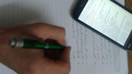 تلاميذ يشرملون أستاذا للإجتماعيات بعدما منعهم من الغش في الإمتحان، والقضية بيد القضاء