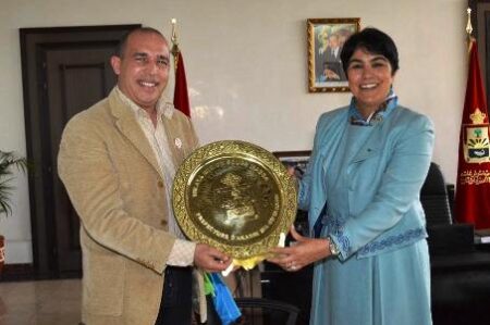 والي أكادير تكرم الحكم الدولي في التيكواندو طارق بنرادي..