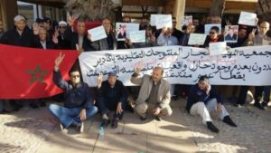 +صور:مهنيو السياحة وتجار سوق الأحد يحتجون باكادير،ويدقون ناقوس الخطر