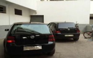 عصابة “زيبرا سوداء” تطارد الضحايا قرب مطار اكادير بطريقة أفلام الأكشن