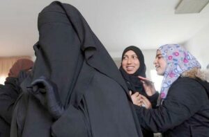 سلطات تارودانت و بيوكرى تشن حربا على بيع النقاب والبرقع،وحقوقيون يستنكرون: