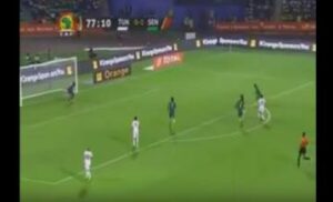 المعلق التونسي رؤوف خليف يفقد أعصابه : ينعل بو …