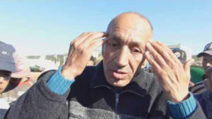 مسيرة احتجاجية سيرا على الأقدام لمواطن من اكادير الى الرباط