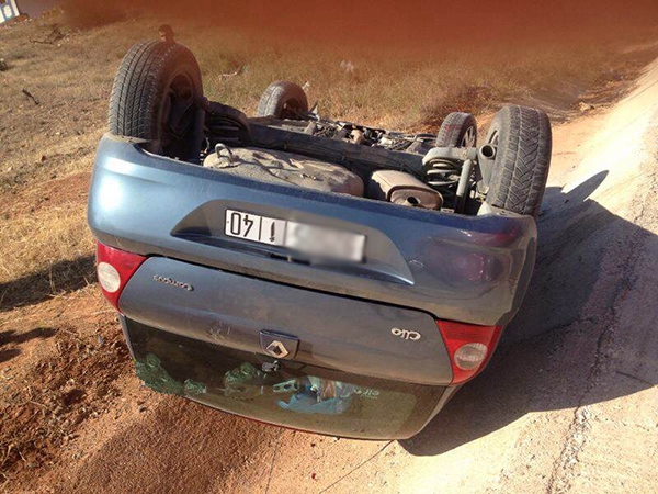 انقلاب سيارة خفيفة بمدخل رسموكة يخلف جرحى