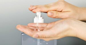 تعرف عن الأسلوب الأمثل لغسل اليدين ، وأيهما أفضل الساخن أم البارد