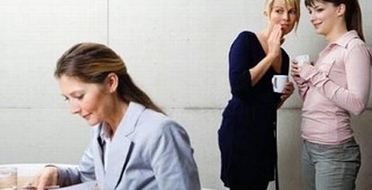 دراسة عجيبة.. النميمة مفيدة للدماغ !!