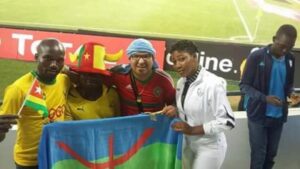 الامازيغي “أزنزار”  غامر بحياته لمساندة الأسود بالغابون