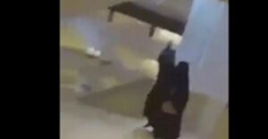 (+فيديو مؤلم):عجوز تدعو على أبنائها بعد أن أدخلوها دار العجزة دون رغبتها