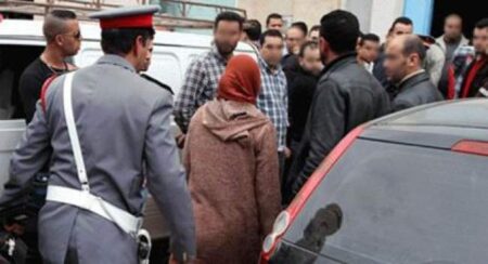 فضيحة:ضبط ستيني في حضن امرأة متزوجة وأم لثلاثة أطفال