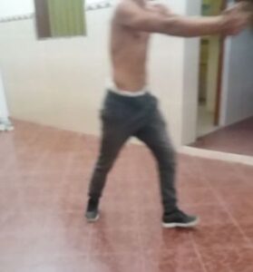 عااجل بالصور:مقرقب” “عريان” يقتحم مقر جماعة بأكادير بحثا عن الرئيس ويوجه لكمة قوية لنائبه الثاني