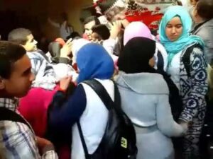 بعد حصوله على نتائج سيئة، تلميذ يقوم بعمل جنوني داخل الثانوية