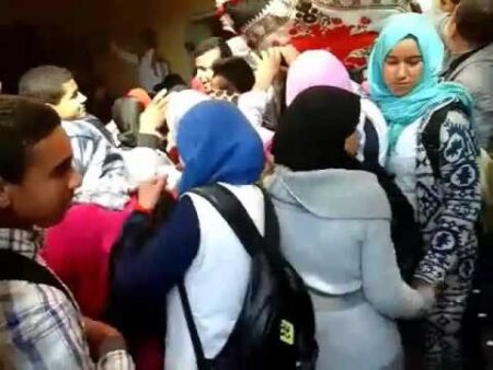 بعد حصوله على نتائج سيئة، تلميذ يقوم بعمل جنوني داخل الثانوية