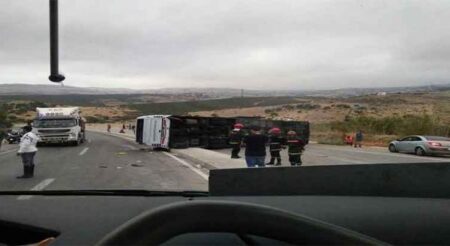 فاجعة طرقية تهز الطريق السيار أكادير الدار البيضاء وتسجيل خسائر في الأرواح فاجعة طرقية تهز الطريق السيار أكادير الدار البيضاء وتسجيل خسائر في الأرواح