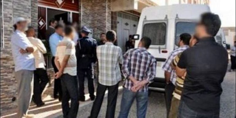 استنفار أمني كبير بهذه المقاهي بأكادير والشرطة تحاصر المكان وتوقف المخالفين