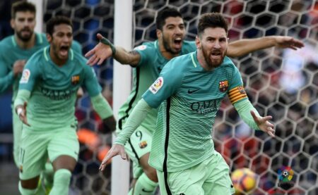 ميسي يقود برشلونة لكسب موقعة 'الكالديرون'