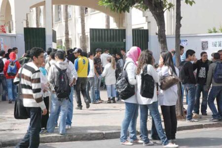 اختفاء تلميذة في ظروف غامضة والعثور على محفظتها بقارعة الطريق يستنفر المصالح الأمنية