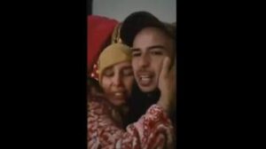 فرحة هستيرية لشاب تمكن من جمع مصاريف عملية جراحية لوالده