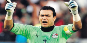 مثير:وزارة الأوقاف توقف إماما ذكر حارس منتخب مصر عصام الحضري في خطبة الجمعة