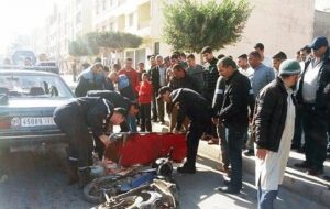 عااجل أكادير:دراجة نارية كان على متنها 3 شبان تصطدم بشكل قوي بدراجة أخرى على متنها شخص وابنه والحادث يخلف إصابات خطيرة