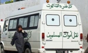 فضيحة:ضبط فتاة وشاب يمارسان الجنس داخل سيارة الأموات