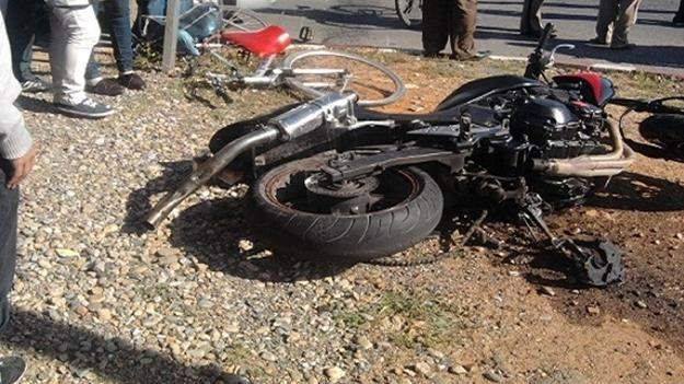 “موطور” يقسم دراجة عادية إلى نصفين ويقتل صاحبها بأولاد تايمة