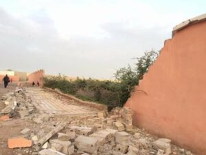 عاجل …انهيار جزء من سور مقبرة على رؤوس الموتى بأيت ملول