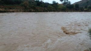 عااجل بالصور والفيديو:التساقطات المطرية بأكادير تعزل ساكنة خمس دواوير بأورير عن العالم الخارجي