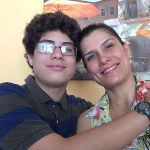 بالصور:مراهق يذبح والدته بطريقة بشعة وهي نائمة..وهذه هي التفاصيل