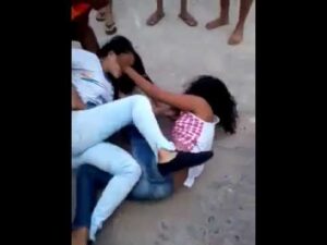 نايضة بأكادير بين سائق طاكسي ومرافقيه حول بائعات الهوى والأمن يتدخل في الوقت المناسب 3 3 10