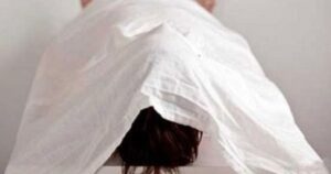 عروس تنهي حياتها بطريقة بشعة لحظات بعد دخولها قفص الزوجية