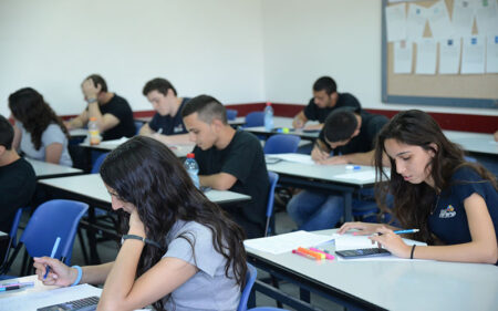تلاميذ الجذع المشترك يعانون ضعفا في الرياضيات والفرنسية والعربية