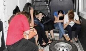 مداهمة منزل معد للدعارة بتارودانت واعتقال صاحبته وعشيقها وحجز عدد وافر من العوازل الطبية